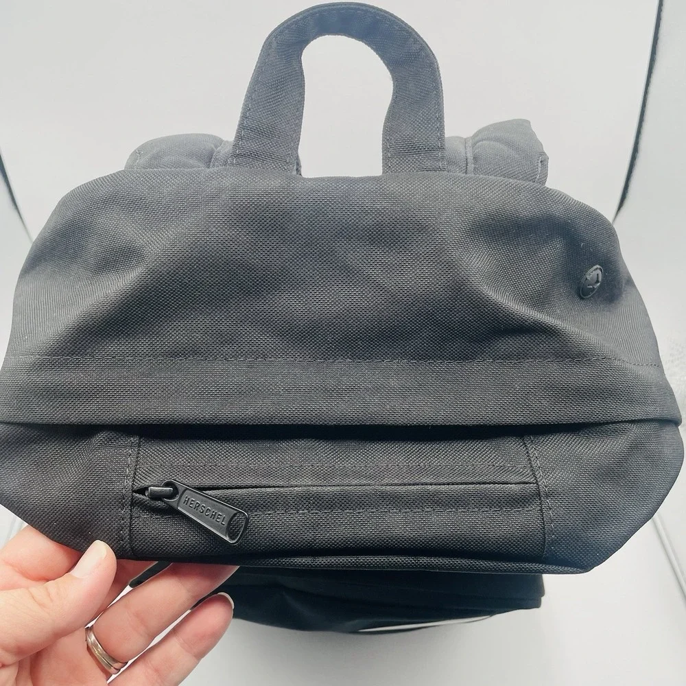 EUC Herschel Pop Quiz Backpack Black/Tan School Travel Carry‎ On Utility Large
